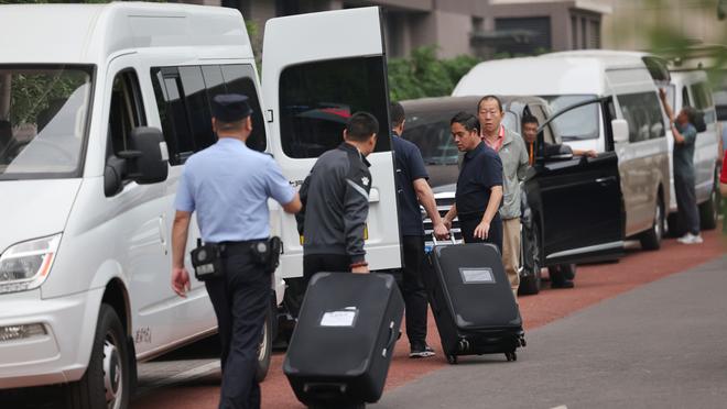 墨菲：踢曼城上阿诺德是双刃剑；赫拉芬贝赫可内收中路限制罗德里